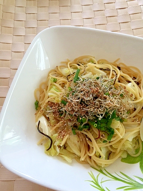 簡単！カリカリじゃこのせ♪キャベツと塩昆布のパスタ