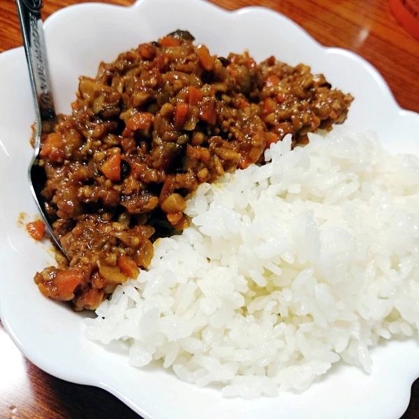 ナスとパプリカのキーマカレー