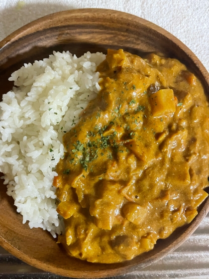 お手軽なのに本格的な味！バターチキンカレー