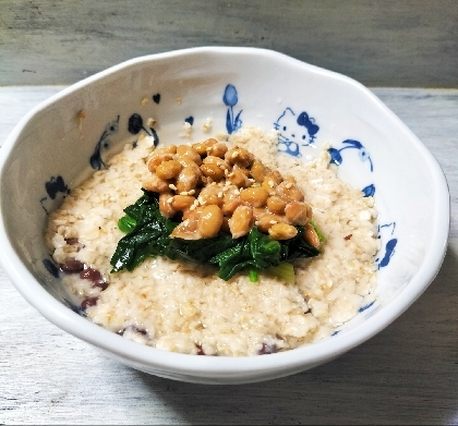 白胡麻香る☆おかか納豆のせレンジほうれん草がゆ