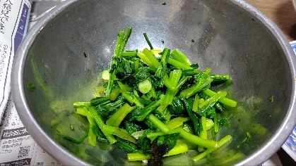 春菊だけだと癖があったので、小松菜も混ぜてみました。