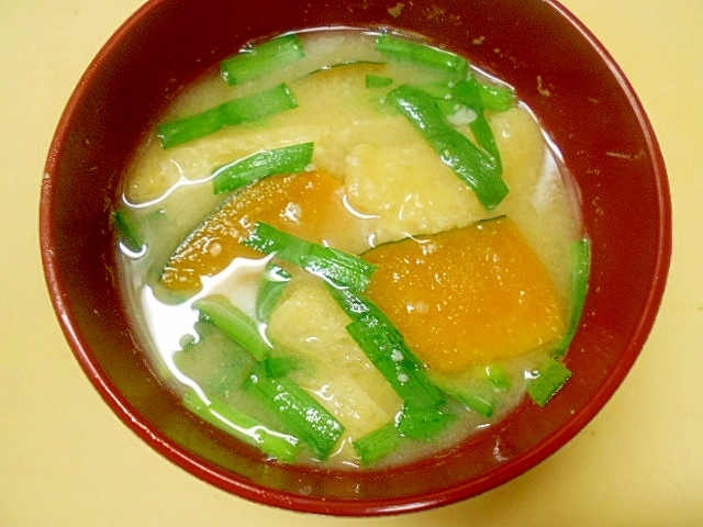 かぼちゃ・油揚げ・ニラの味噌汁