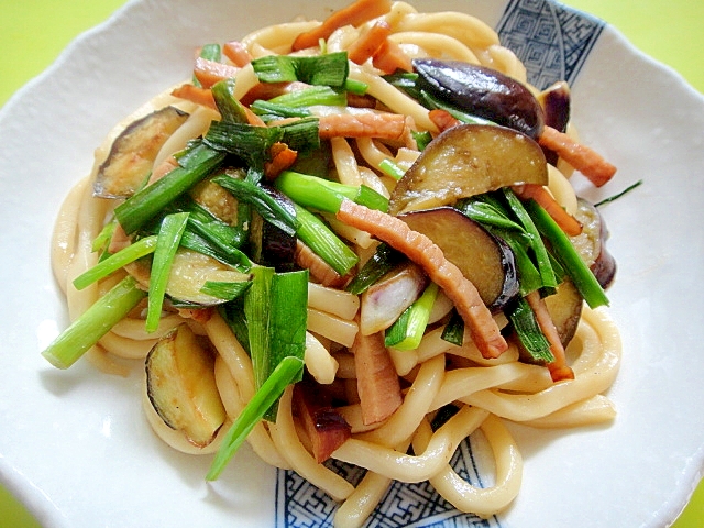 茄子と焼き豚ニラの焼きうどん