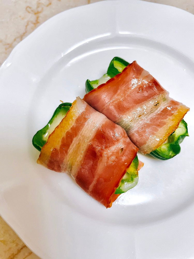 ピーマンとチーズのベーコン巻き