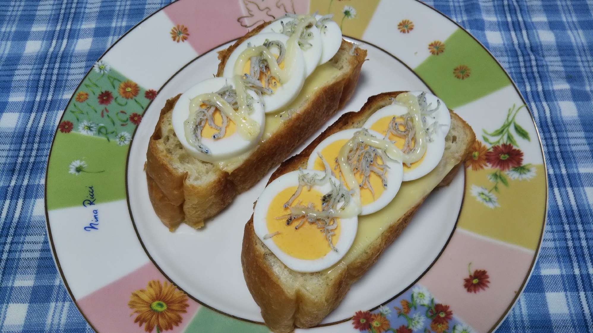 チーズ茹で卵しらすマヨトースト☆