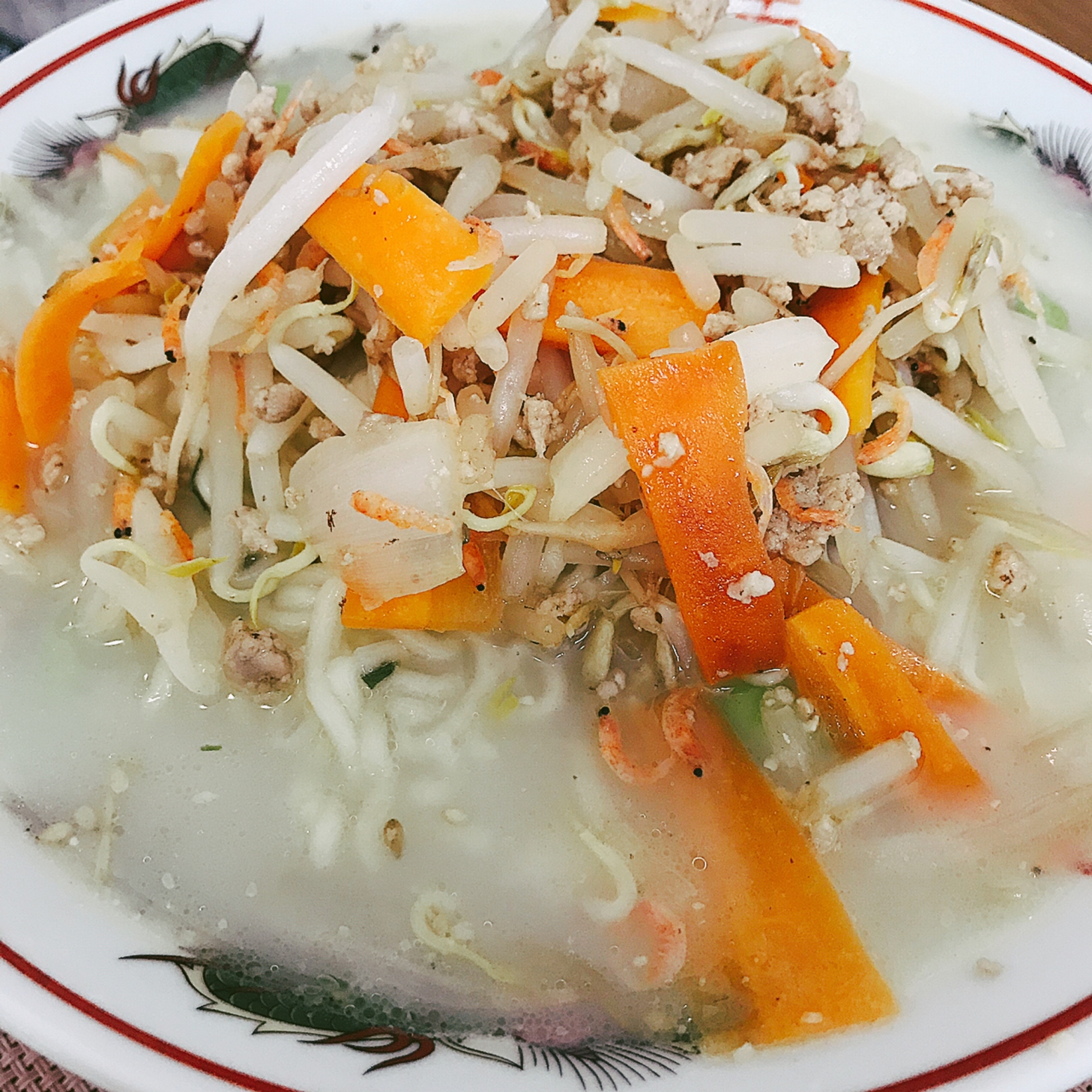 市販の塩ラーメンで、簡単ちゃんぽん風☆