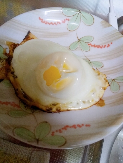 レンジで　厚切りベーコンと卵のハムエッグ