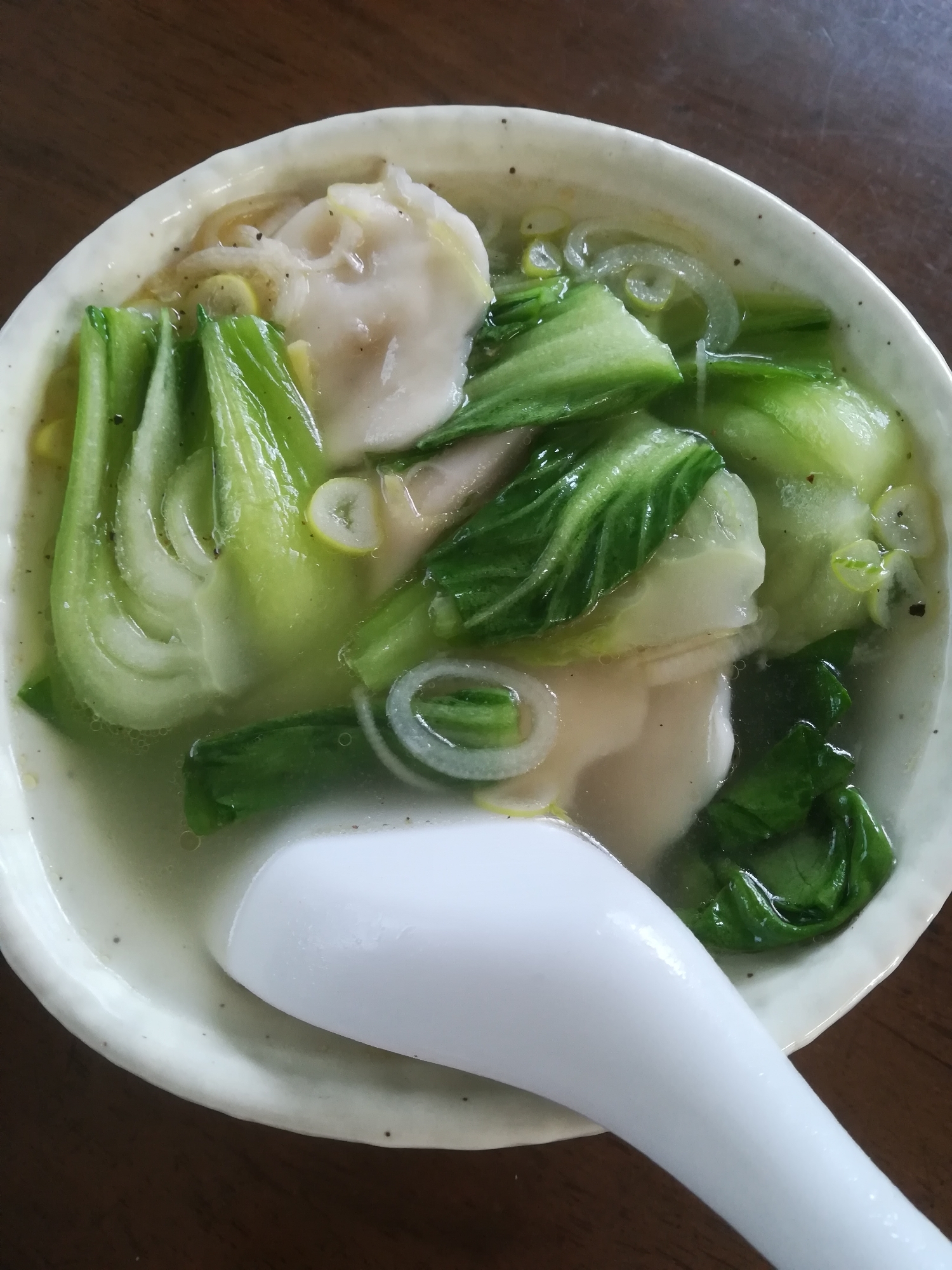 青梗菜と水餃子のスープ