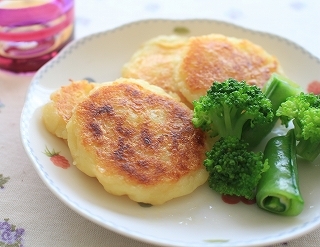米粉でもっちもち♪じゃがチーズ団子