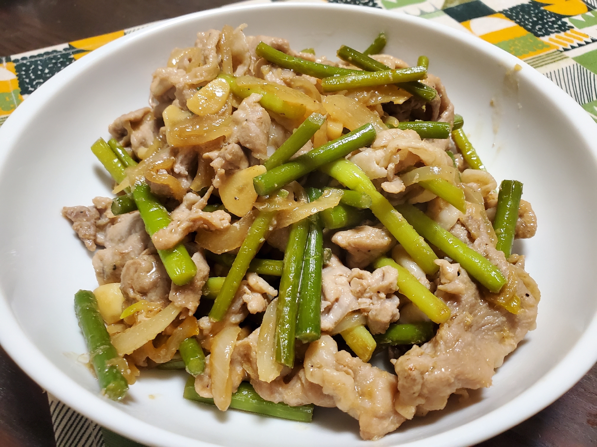 豚肉とニンニクの芽のスタミナ炒め