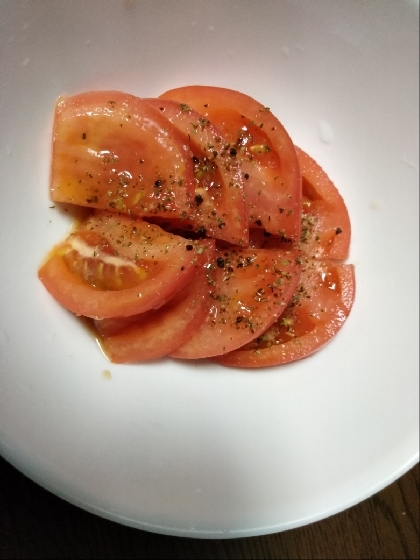 こんにちは。もらった新鮮トマトで、ひんやり冷やして美味しくできました。ごま油とポン酢あいました。レシピ有難うございました。