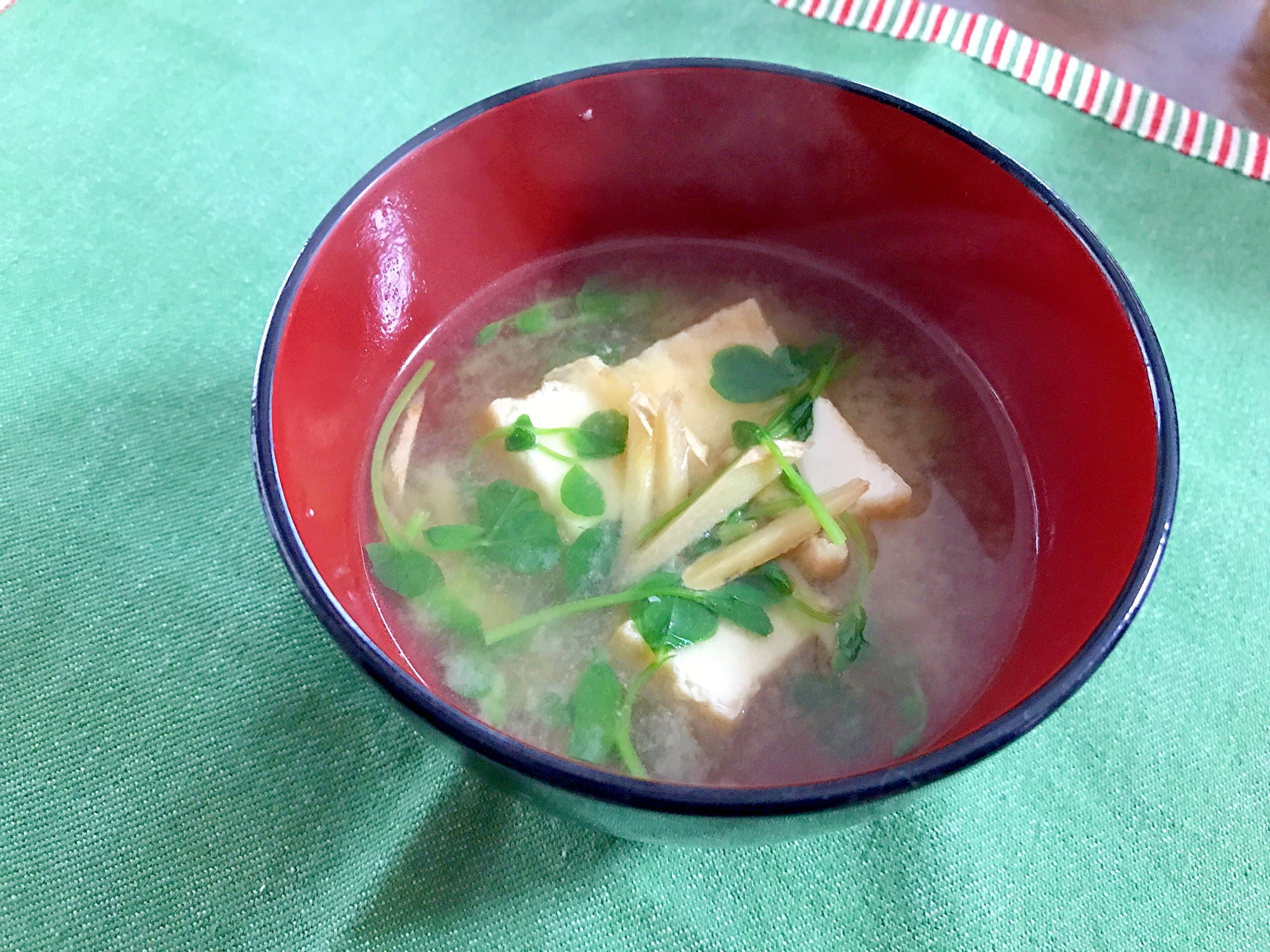 厚揚げ☆豆苗&生姜☆お味噌汁