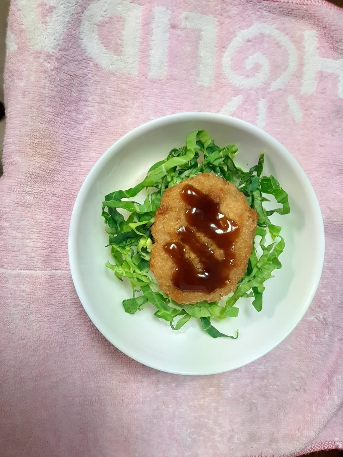 春キャベツのせたコロッケ丼
