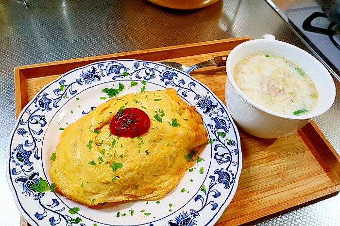 魚肉ソーセージのオムライス