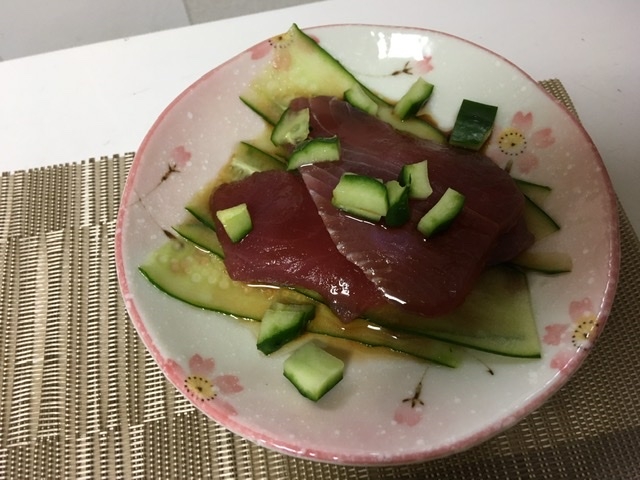 きゅうりとマグロのカルパッチョ
