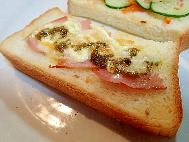 バジルソース/マヨで　ハムとチーズのトースト