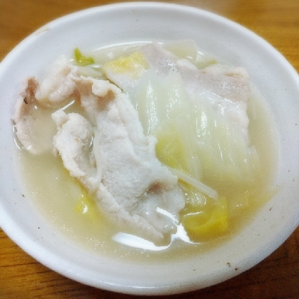 豚バラ肉で白湯鍋、美味しくいただきましたm(_ _)m御馳走様でした。