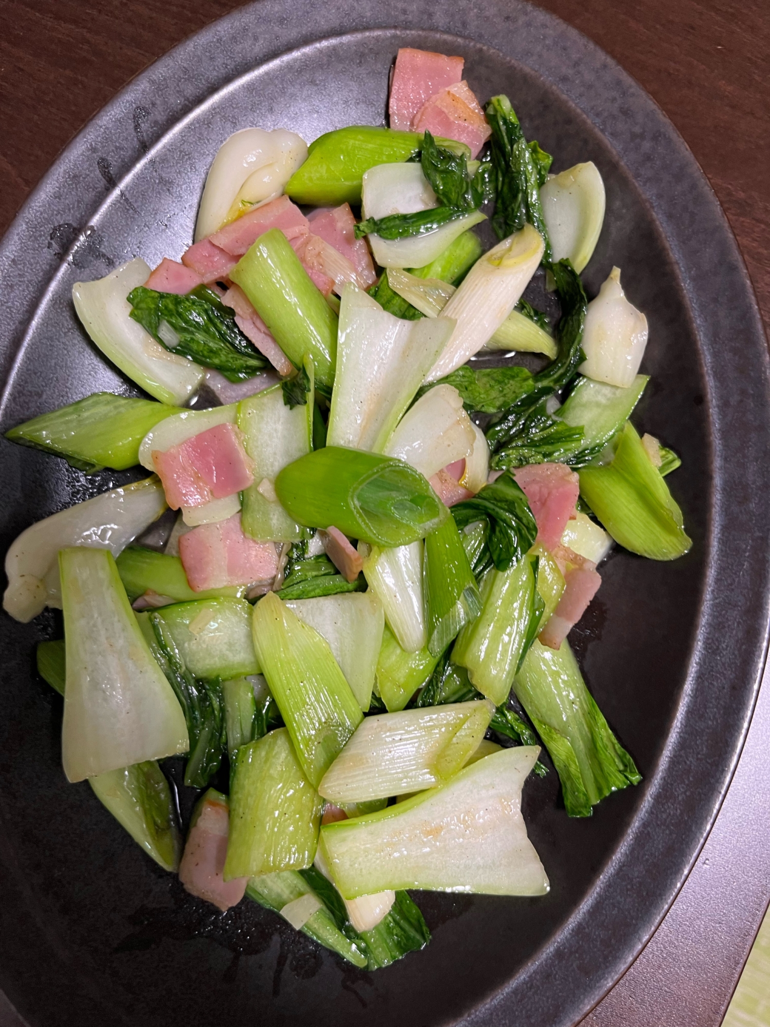 青梗菜とネギとベーコンの炒め物