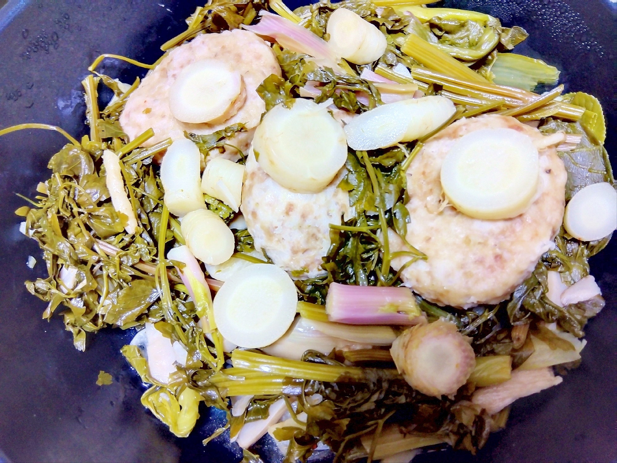 葉付き根パセリ&鶏つくね蒸し煮