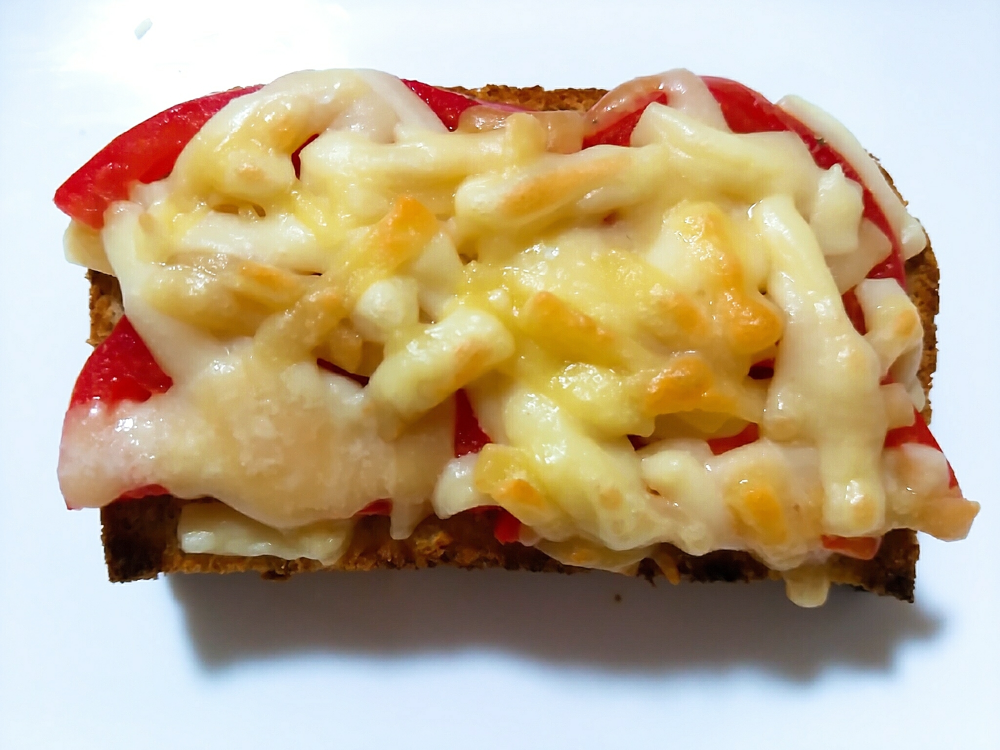 焼きトマトとチーズのトースト
