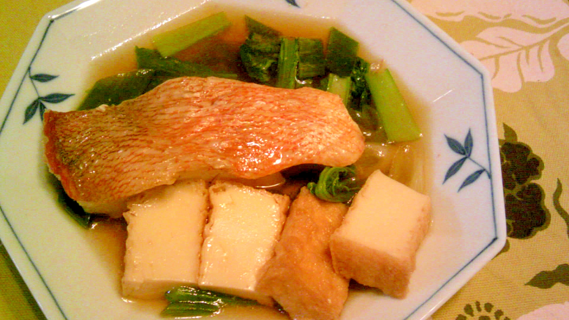 赤魚、絹揚げ、小松菜の煮物