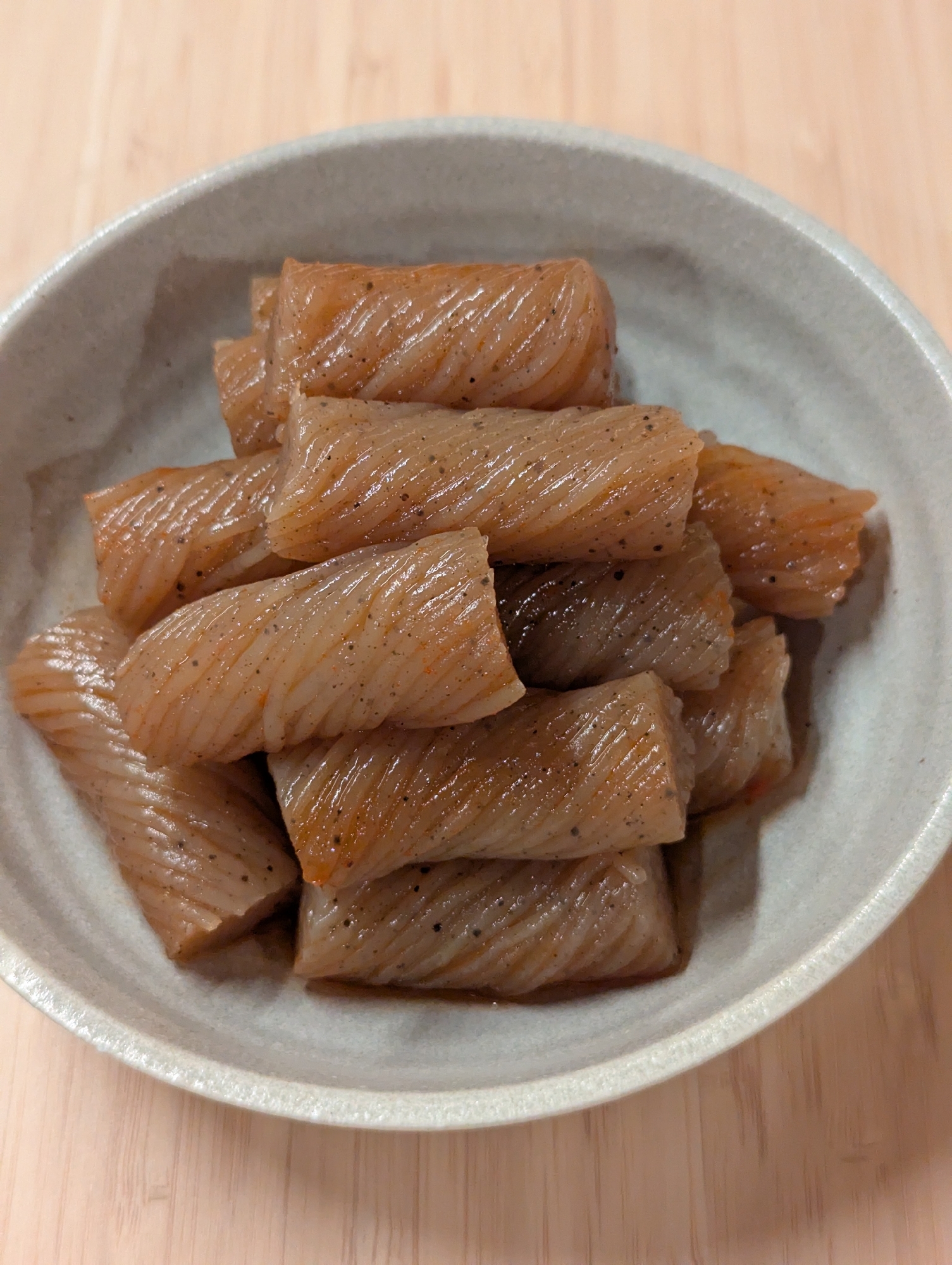 ねじりこんにゃく味しみしみ煮（ピリ辛）