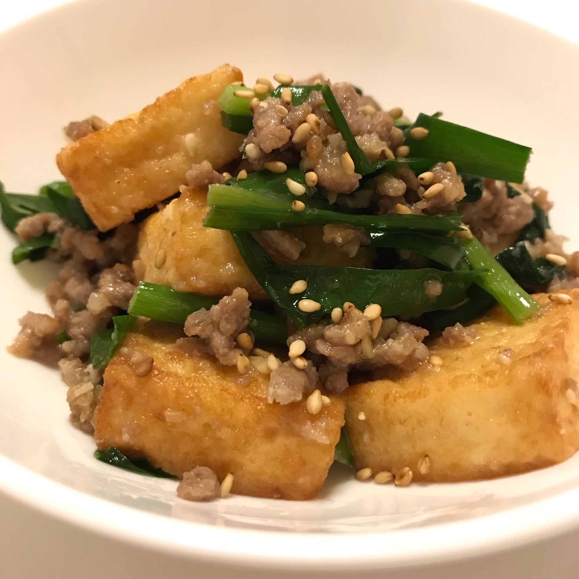 厚揚げとひき肉ニラの味噌マヨ炒め