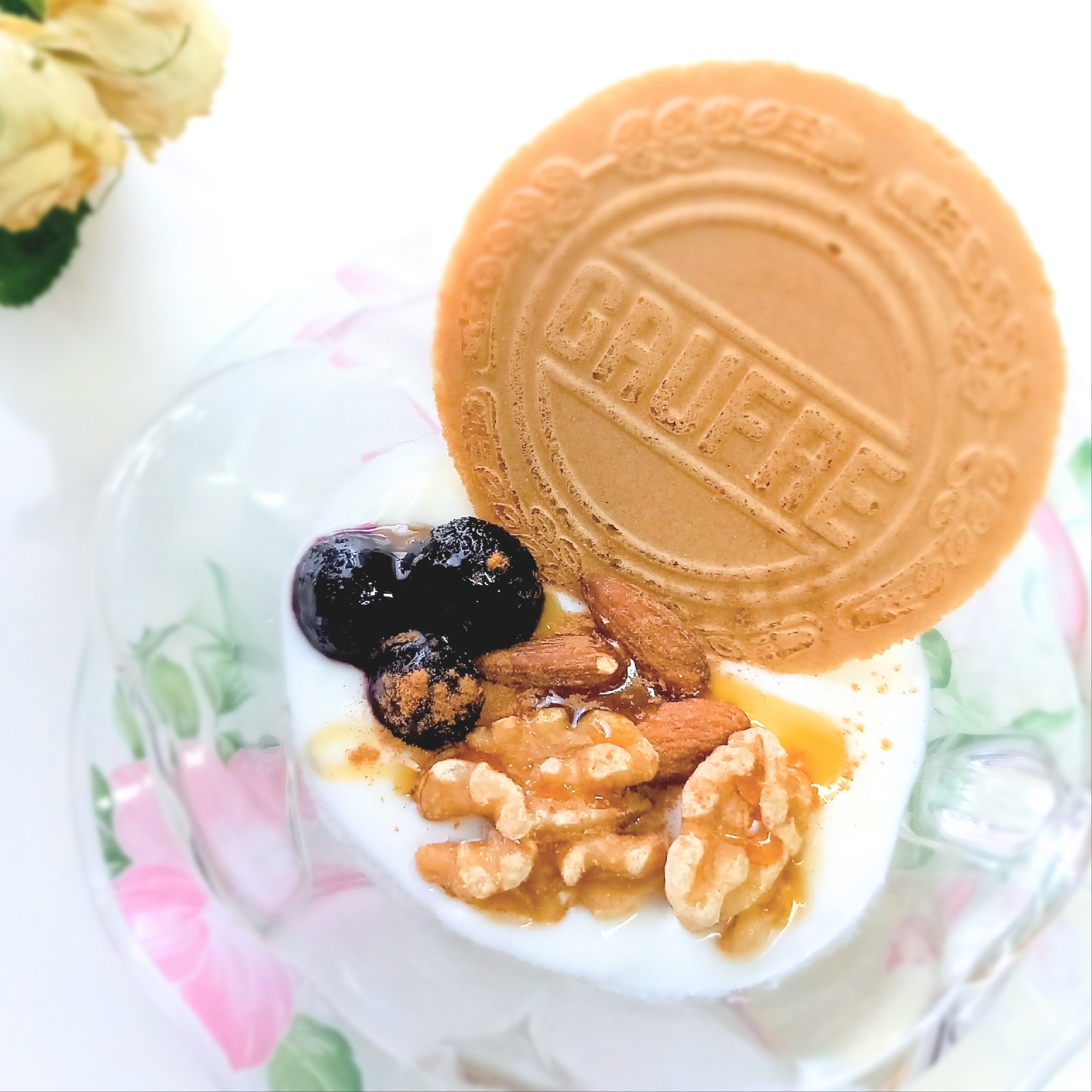 美活しましょᕷ*ゴーフルとナッツのヨーグルトꕤ୭*