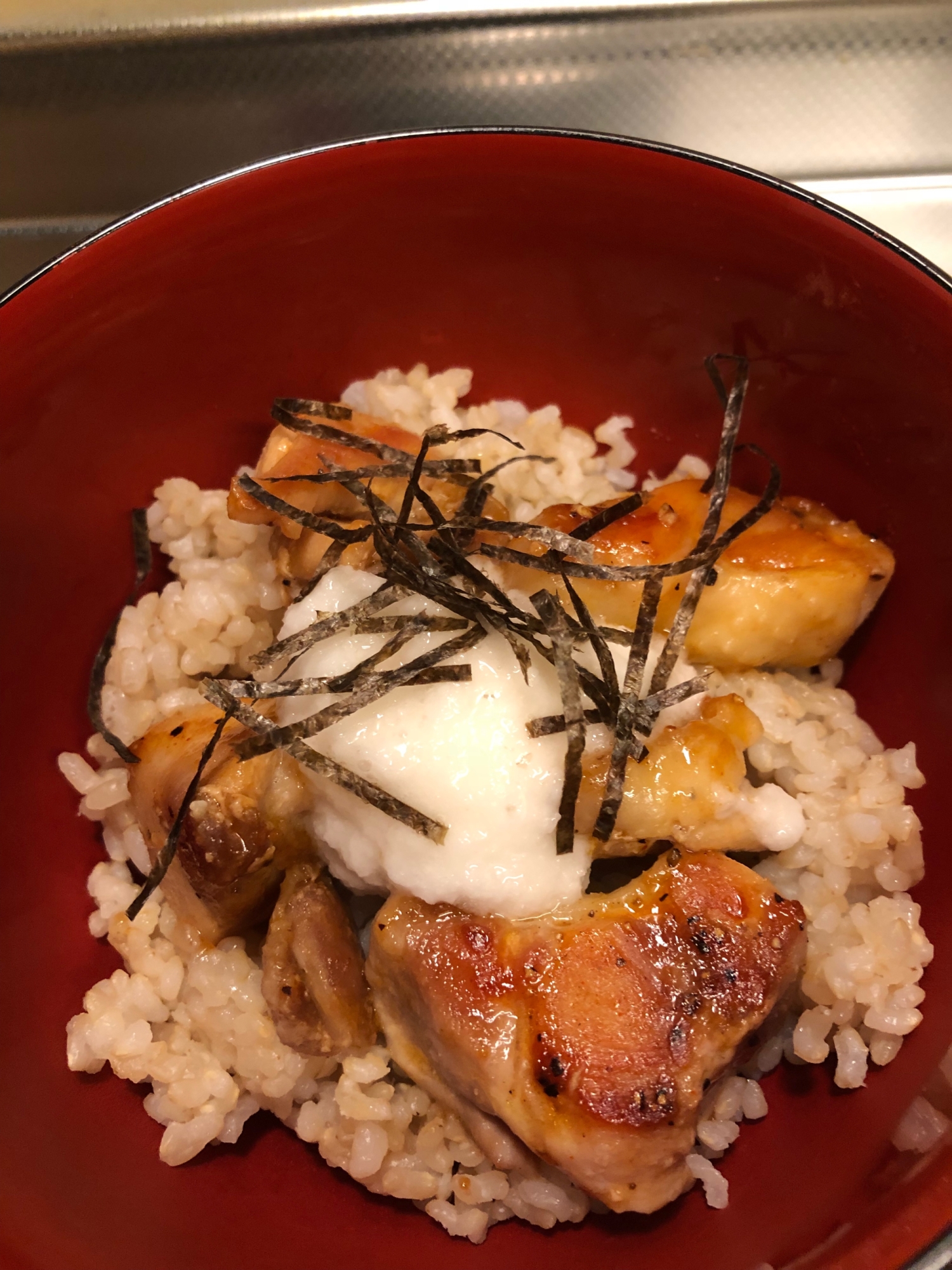 とろろで元気♪コチュジャンだれの焼き鳥とろろ丼♪