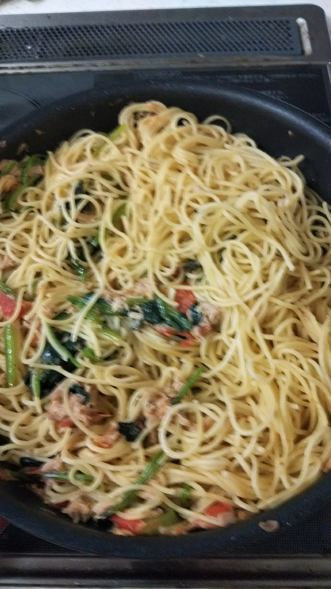 ほうれん草とトマトのパスタ