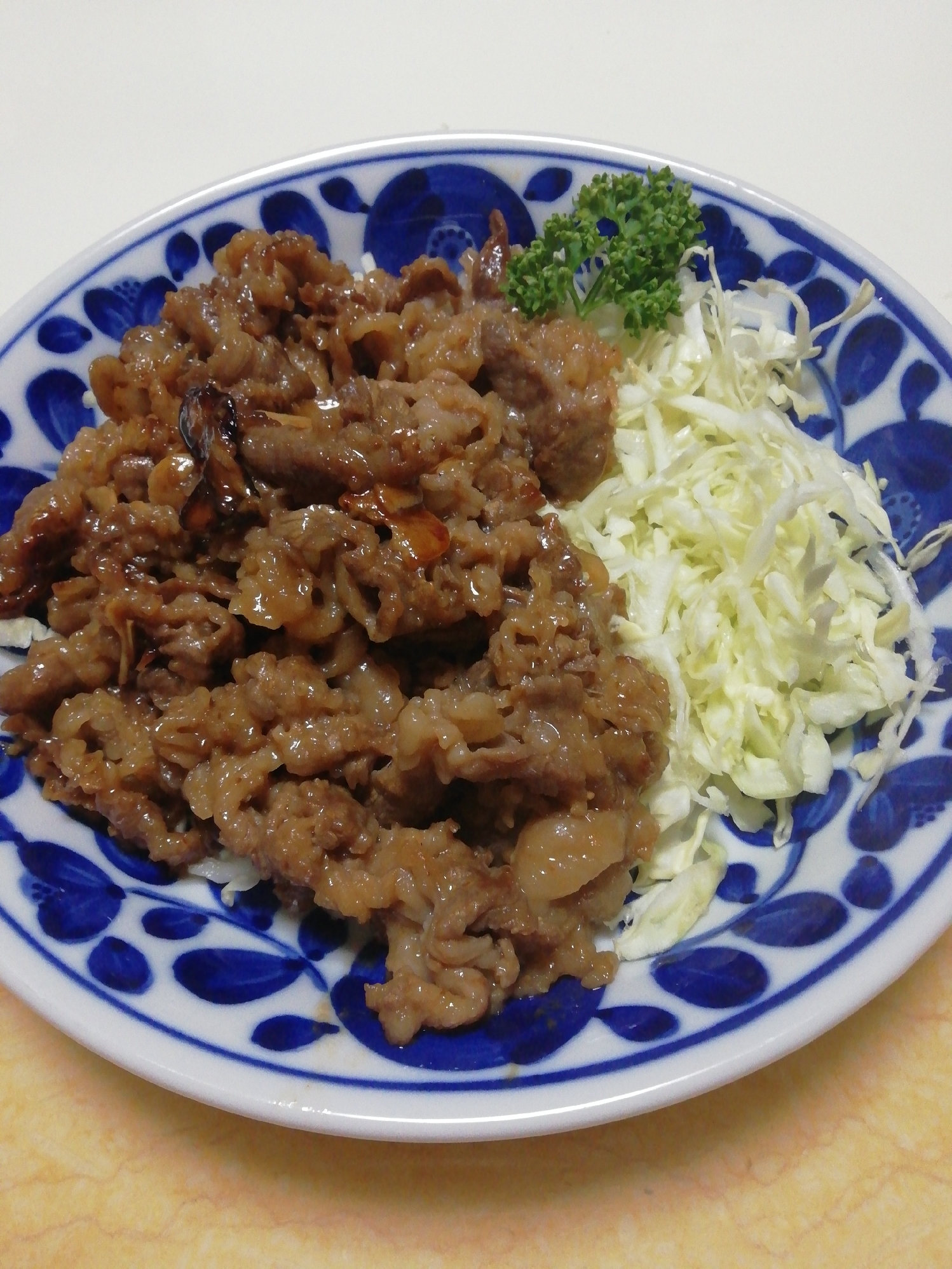 牛バラ肉の揉み込み焼肉キャベツ添え