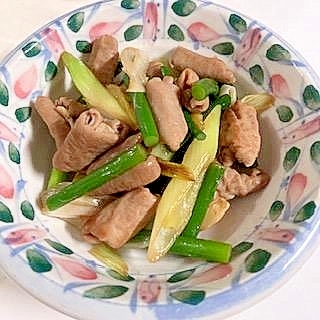 にんにくの芽と長ねぎのモツ炒め