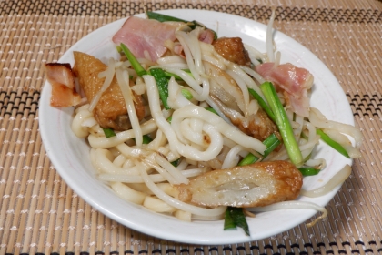 はじゃじゃさん、はいさい♪
家にある物で作りました。
焼きうどんはめったに食べないんですが、久々に食べると美味しかったです。
ご馳走様でした。