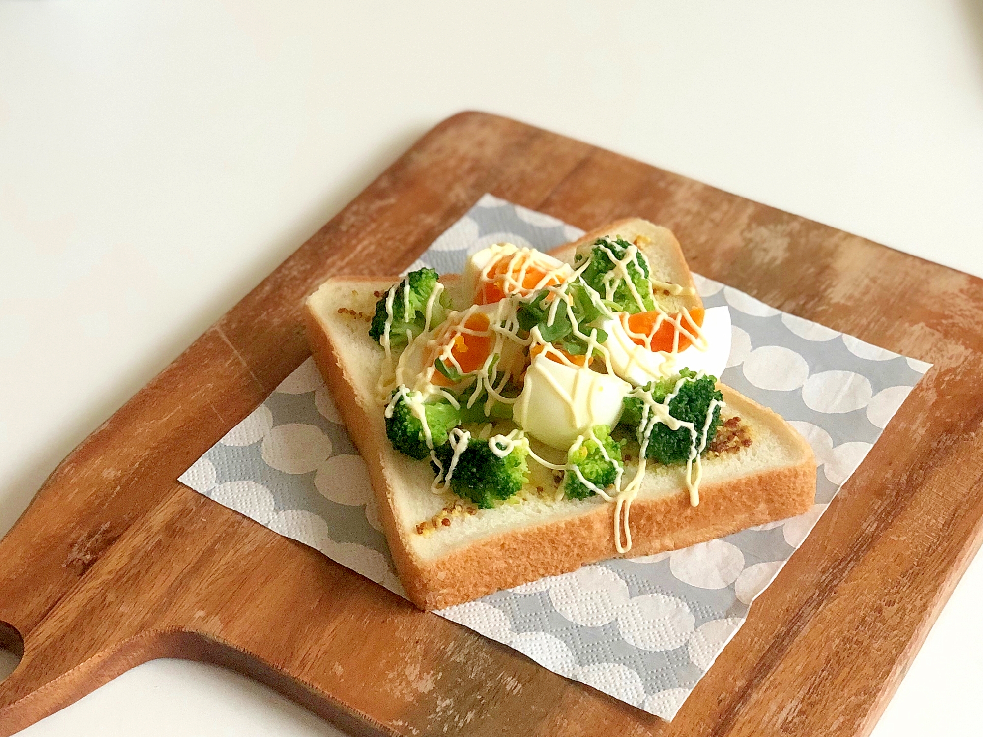 ブロッコリーとゆでたまごのオープンサンド レシピ 作り方 By まかろん 楽天レシピ