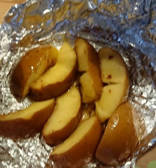 ダッチオーブンで作る焼きリンゴ