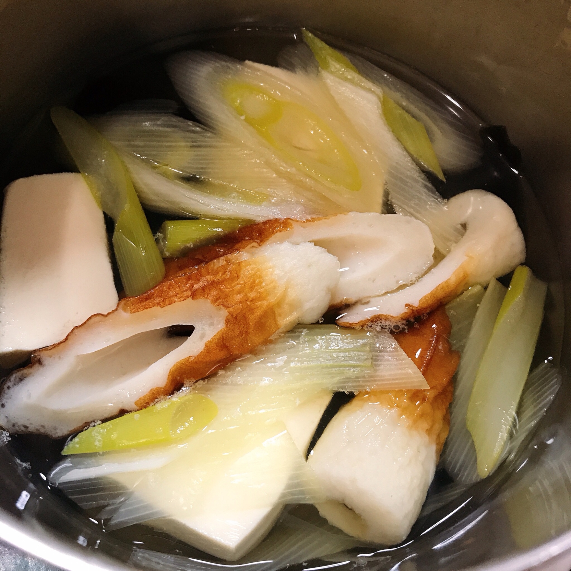 ねぎとちくわの湯豆腐