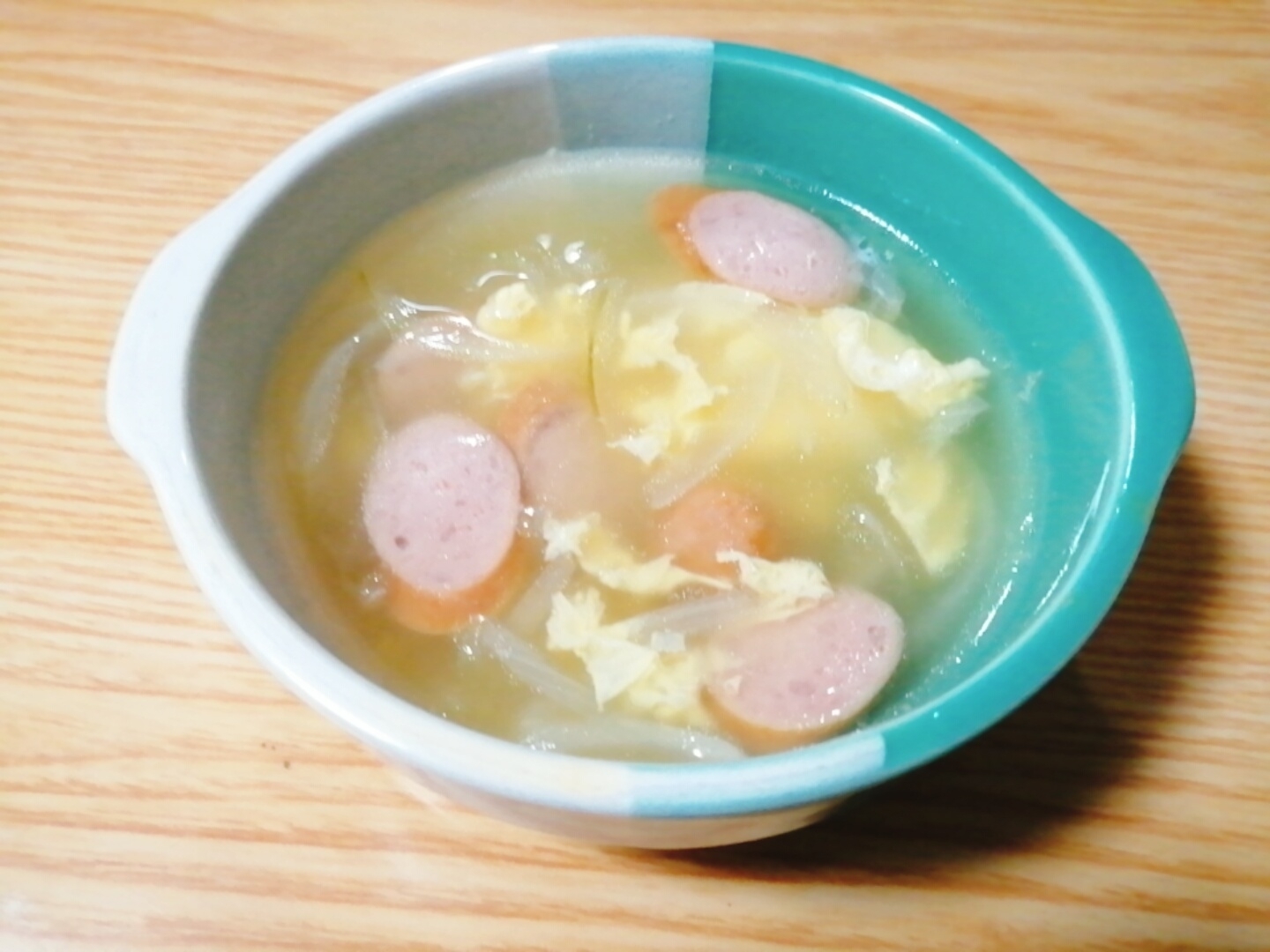 卵と玉ねぎとウインナーのコンソメスープ レシピ 作り方 By はじゃじゃ 楽天レシピ 卵と玉ねぎとウインナーのコンソメスープ レシピ 作り方 By はじゃじゃ 楽天レシピ
