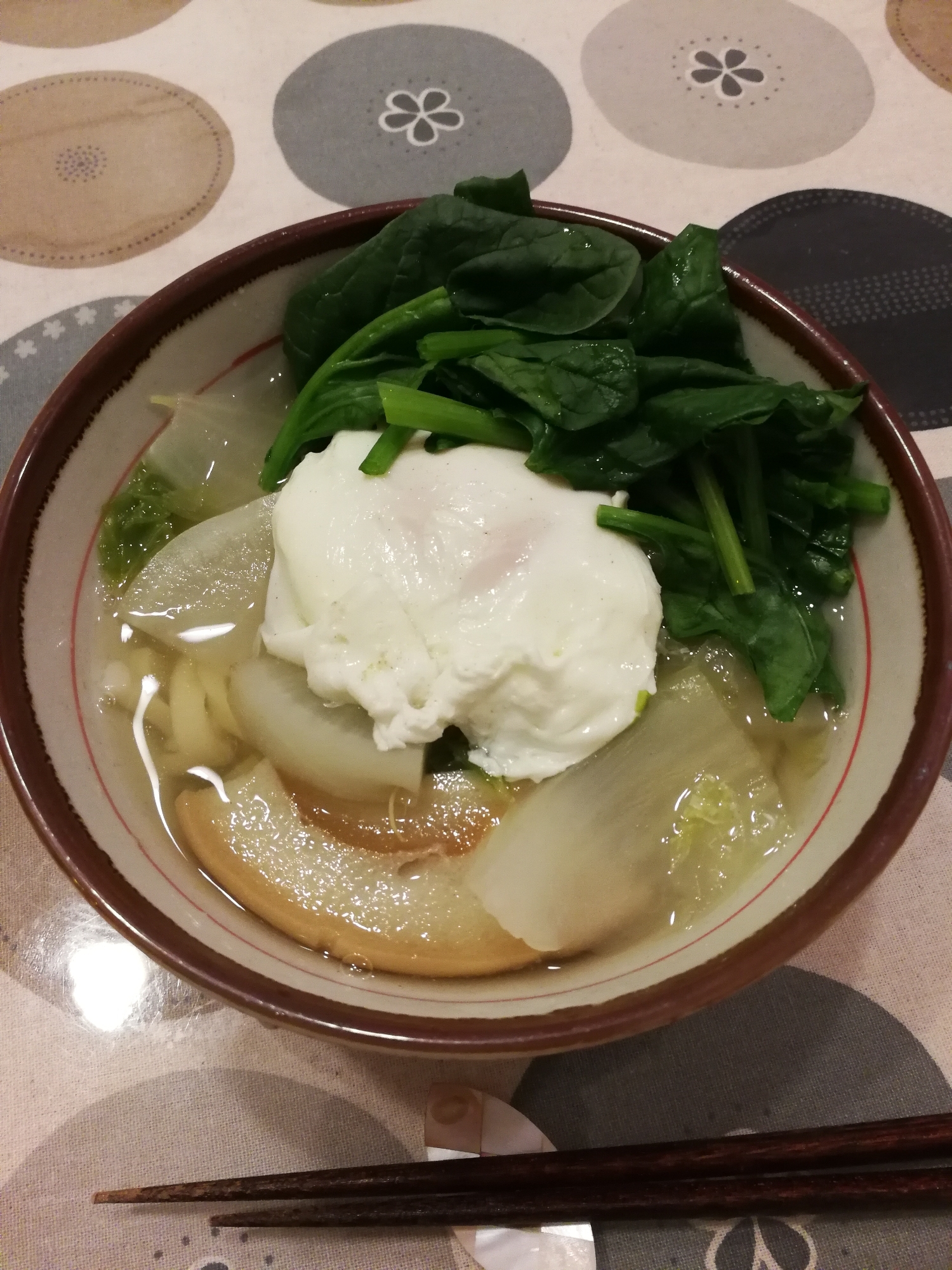 車麩・大根・白菜・ほうれん草の月見うどん