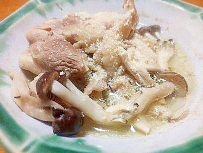 鶏もも肉と　しめじの　酒蒸し
