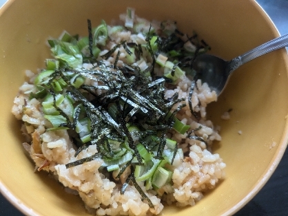 味付け不要！サバ缶と塩昆布の炊き込みごはん♪