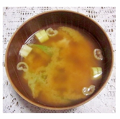 わかめとねぎの味噌汁（鰹だし）