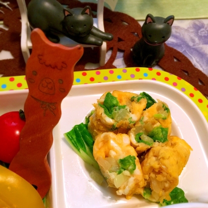 葉物は小松菜を入れて作りました。不器用で綺麗に巻けませんでした(•̩̩̩̩＿•̩̩̩̩)が、半量巻くように残す卵液のおかげでなんとかまとまりました〜汗。