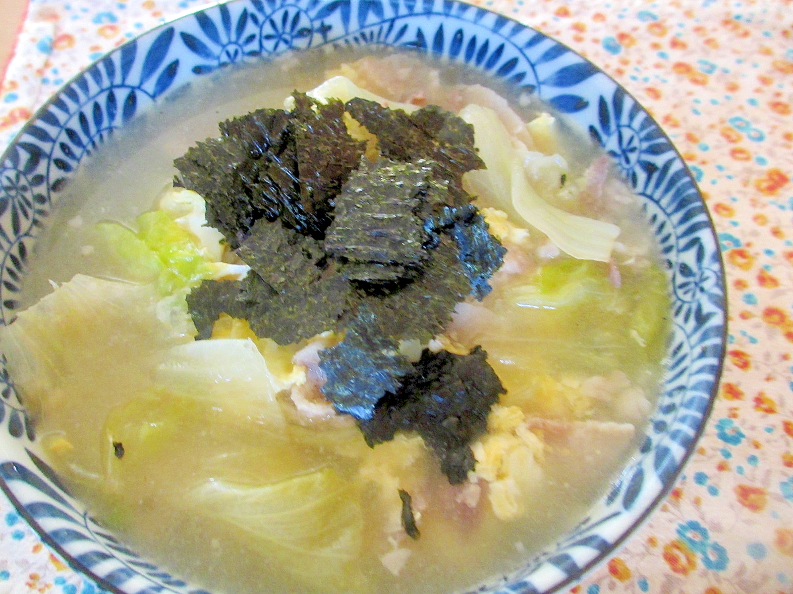 レタスと卵の海苔スープ
