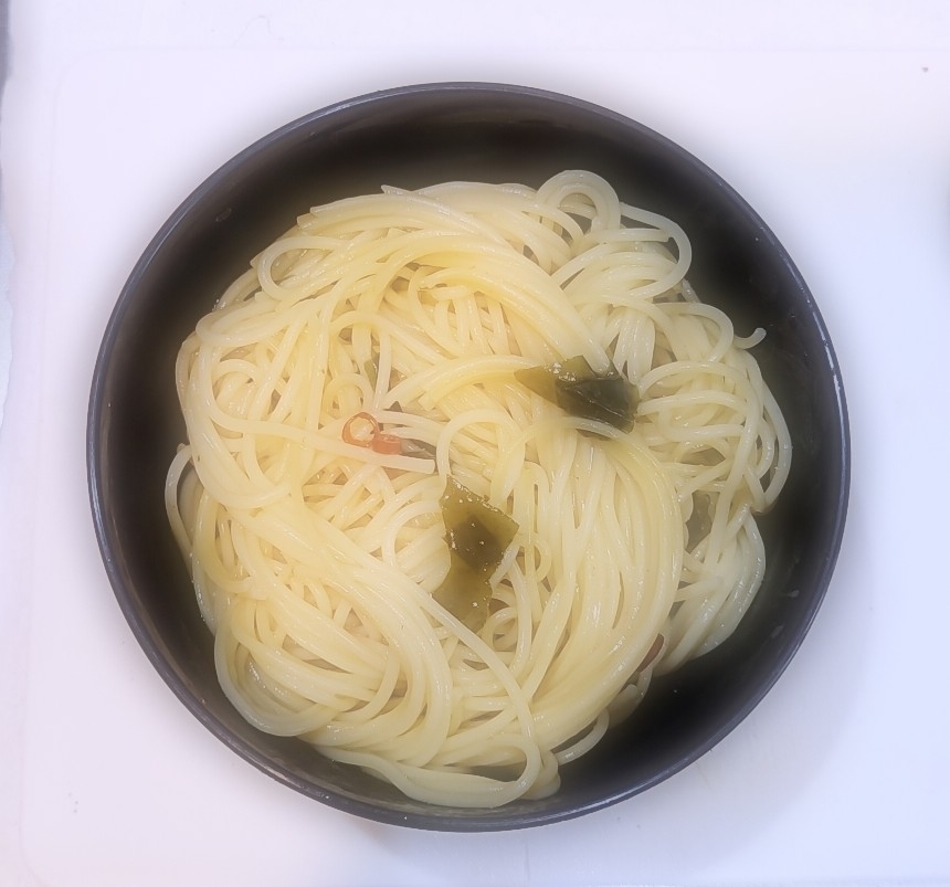 わかめのめんつゆｽｰﾌﾟﾊﾟｽﾀ
