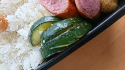 鮮やかな緑でお弁当が映えました。隙間おかずにぴったりでした。