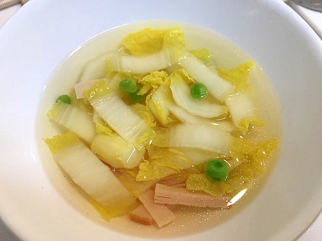 白菜とハムとグリーンピースの☆簡単コンソメスープ