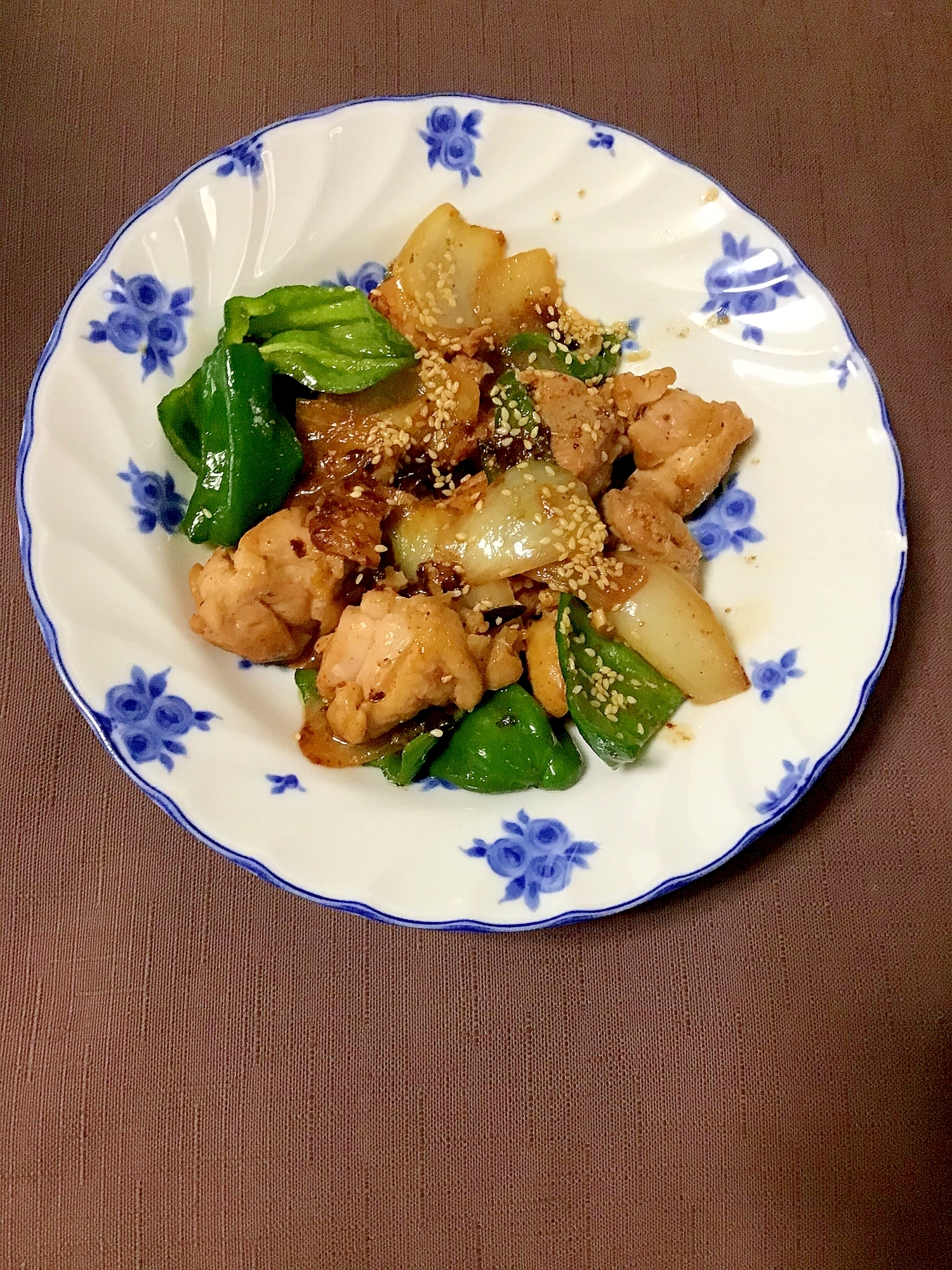 鶏モモとピーマンと玉ねぎのポン酢炒め。