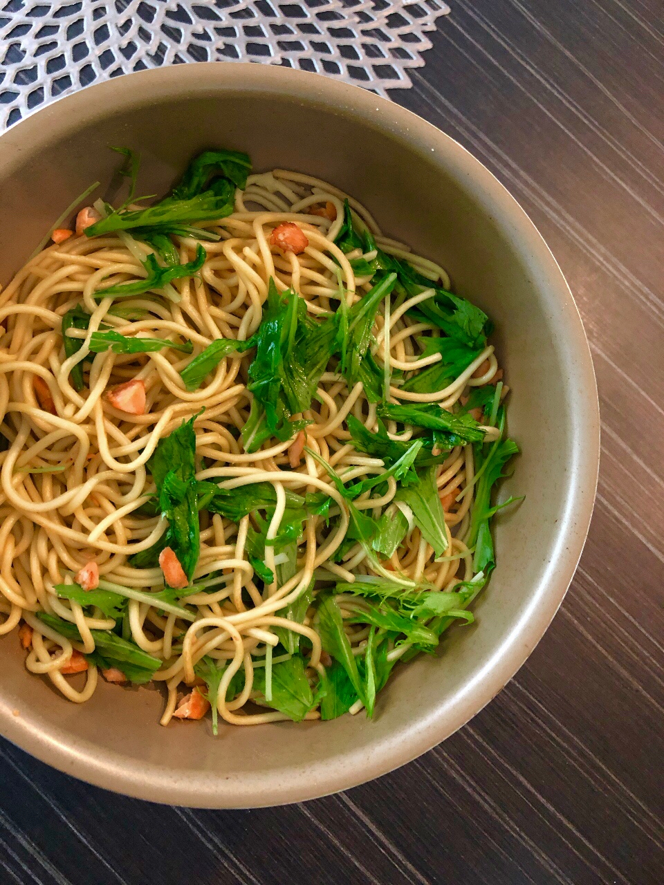 鮭フレークと水菜のバター醤油焼きそば