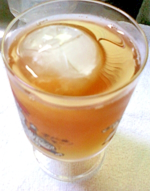 リンゴシロップの紅茶割りジュース