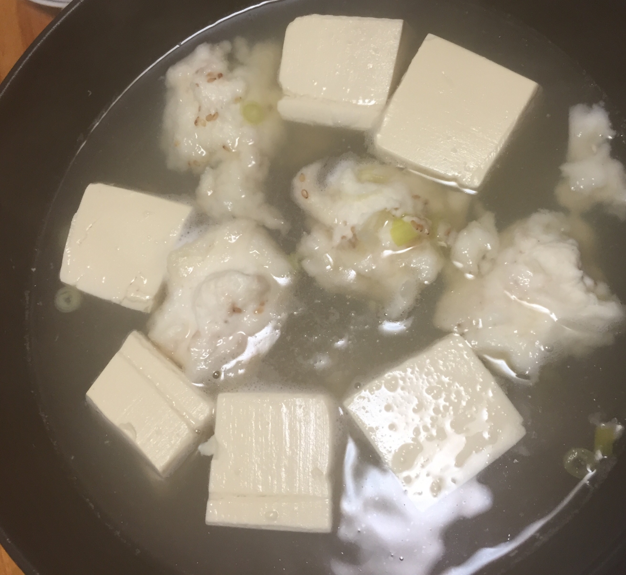 大和芋団子入り湯豆腐